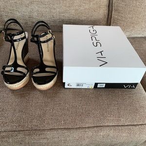 VIA SPIGA V-MEZA BLACK PATENT SANDALS SIZE 7 1/2